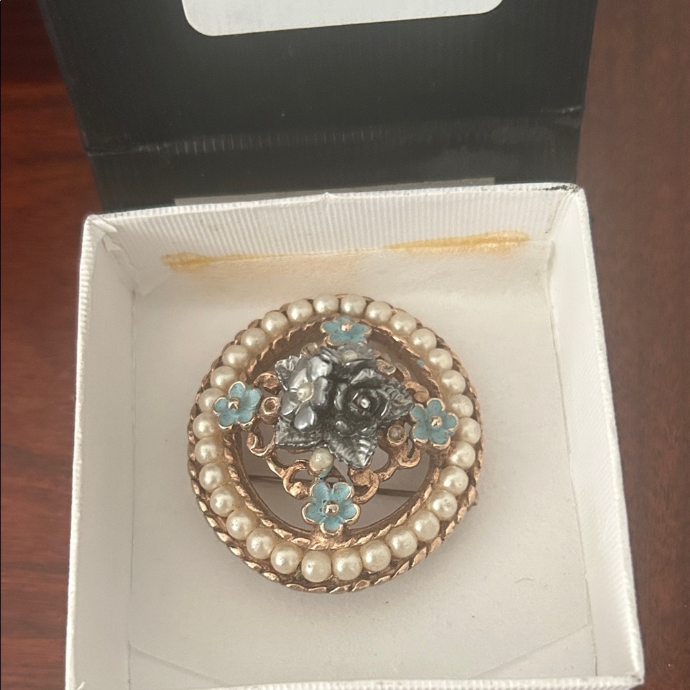 Elegant Vintage Pearl and Floral Brooch 3 x 2.5